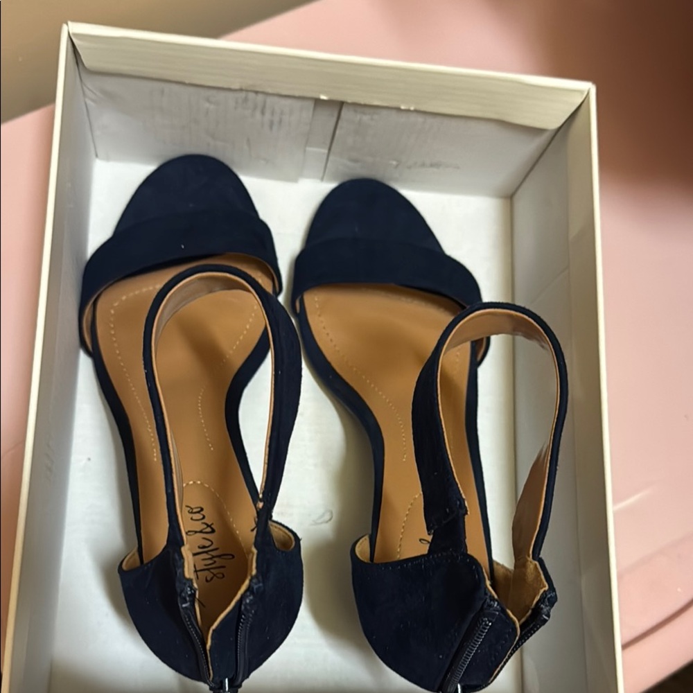 Style & Co. Navy Heels Elegant Design